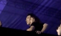 酒吧吃瓜事件网红是谁呀,揭秘网红背后的真相